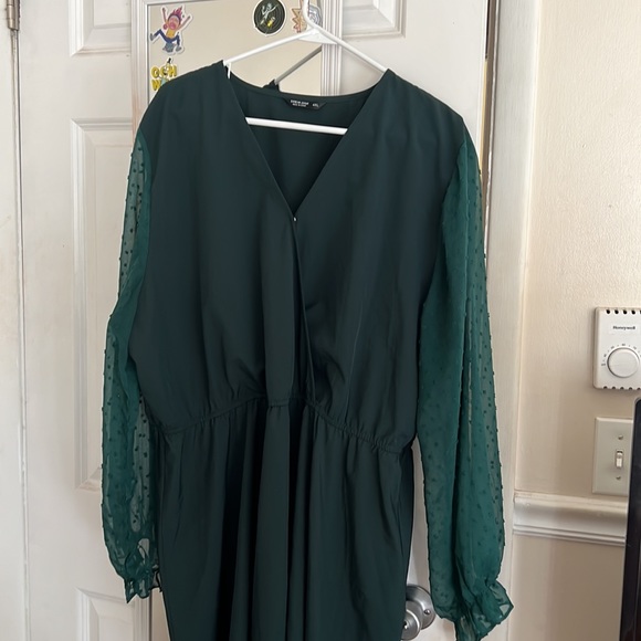 Shien Curve Dress. - Picture 2 of 3